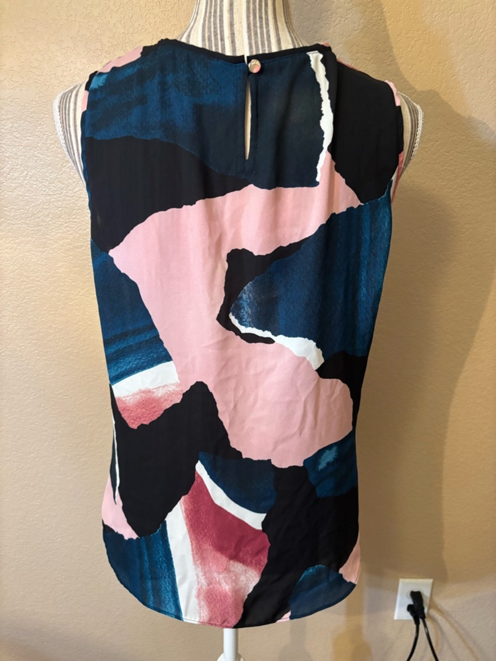 DKNY Blouse Small Sleeveless Colorblock Abstract Pink Black Green White Lightwt - Picture 5 of 13